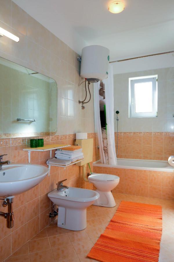 Apartment Hoba By Interhome Banjol Bagian luar foto